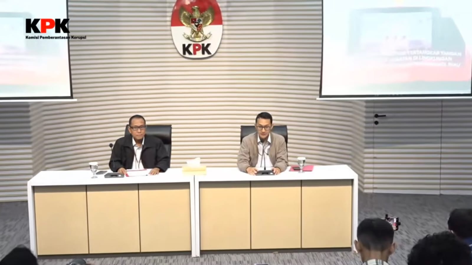 Bupati dan Sekda Kuansing Ditahan KPK Pasca Menyerahkan Diri