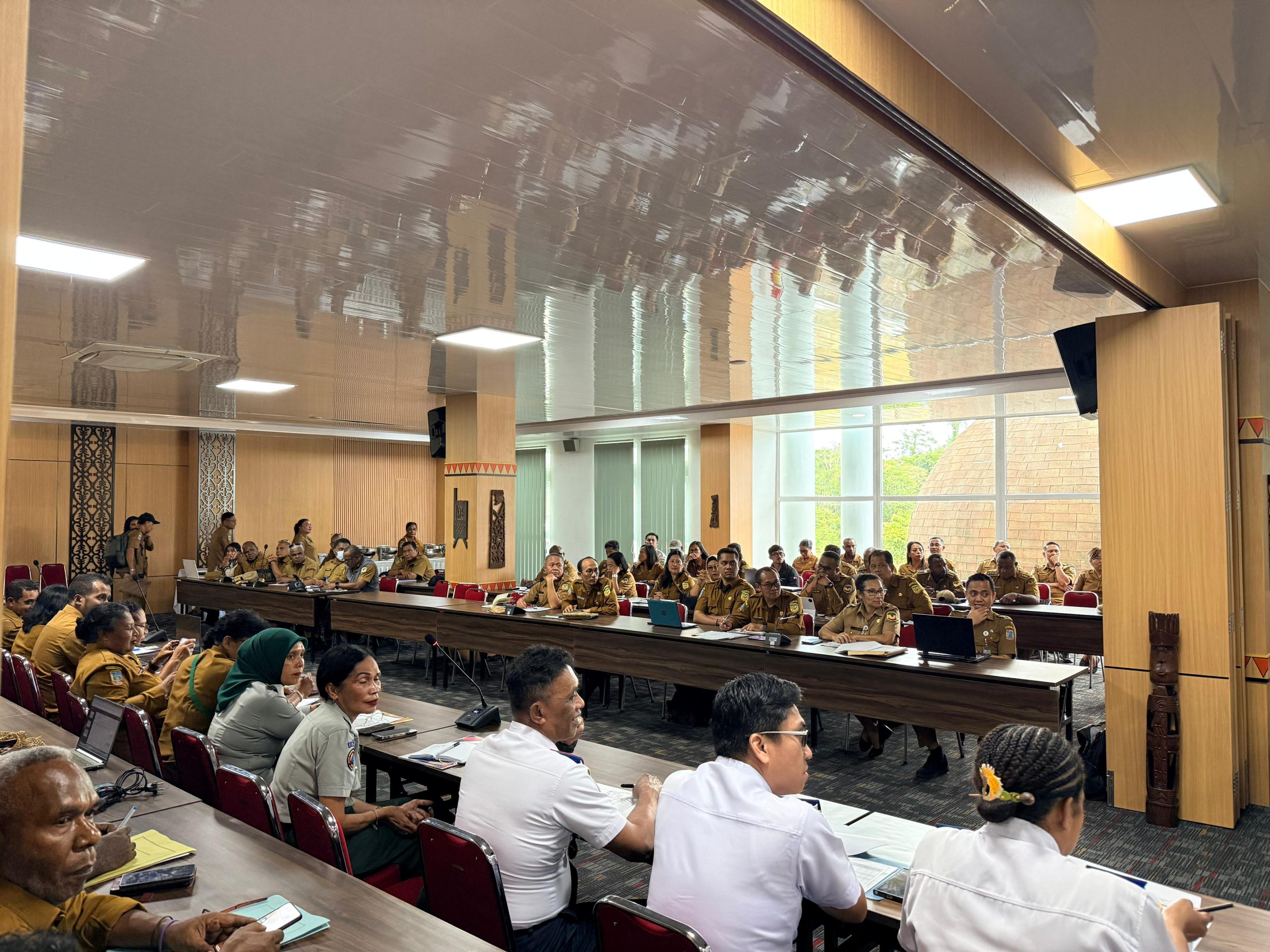 Realisasi Keuangan Baru 22,37 Persen, Bupati Johannes Rettob Targetkan Seluruh Tender Rampung Agustus
