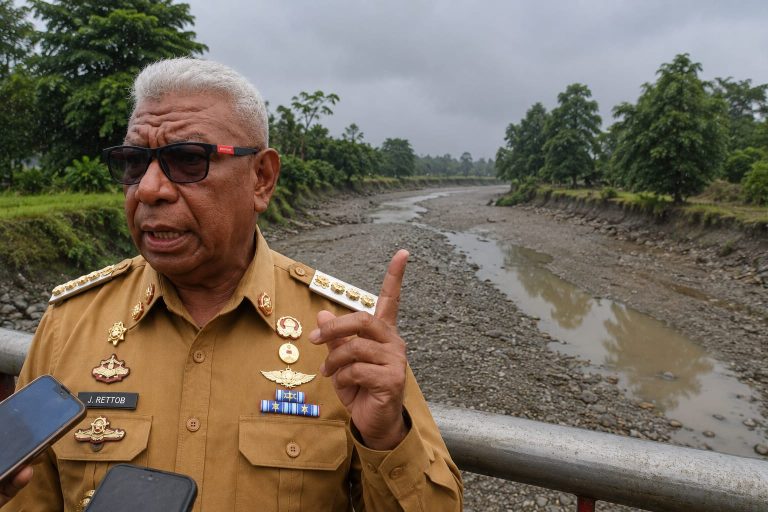 Hujan Turun, Sungai Masih Kering! Bupati Rettob Minta Warga Tak Lengah