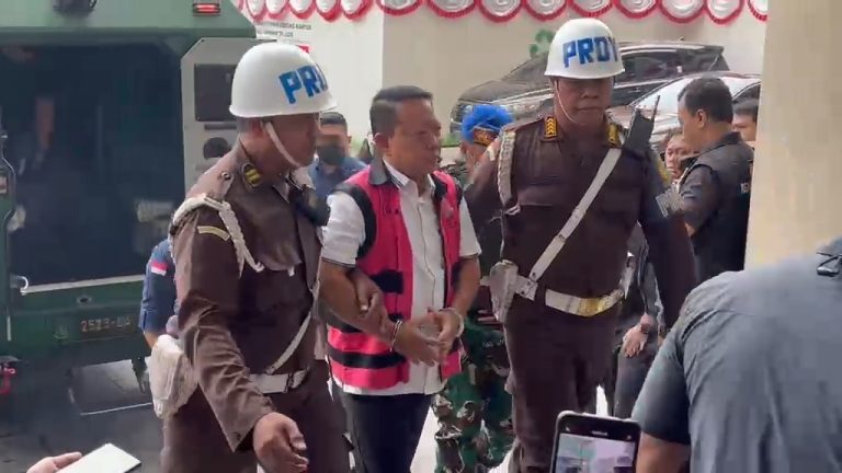 Eks Jampidsus Febrie Adriansyah Diperiksa Kejagung, Begini Penampakannya